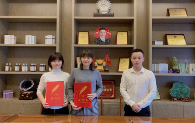 恭喜湖南长沙岳麓区丁氏姐妹成功签约翌芙莱加盟店。